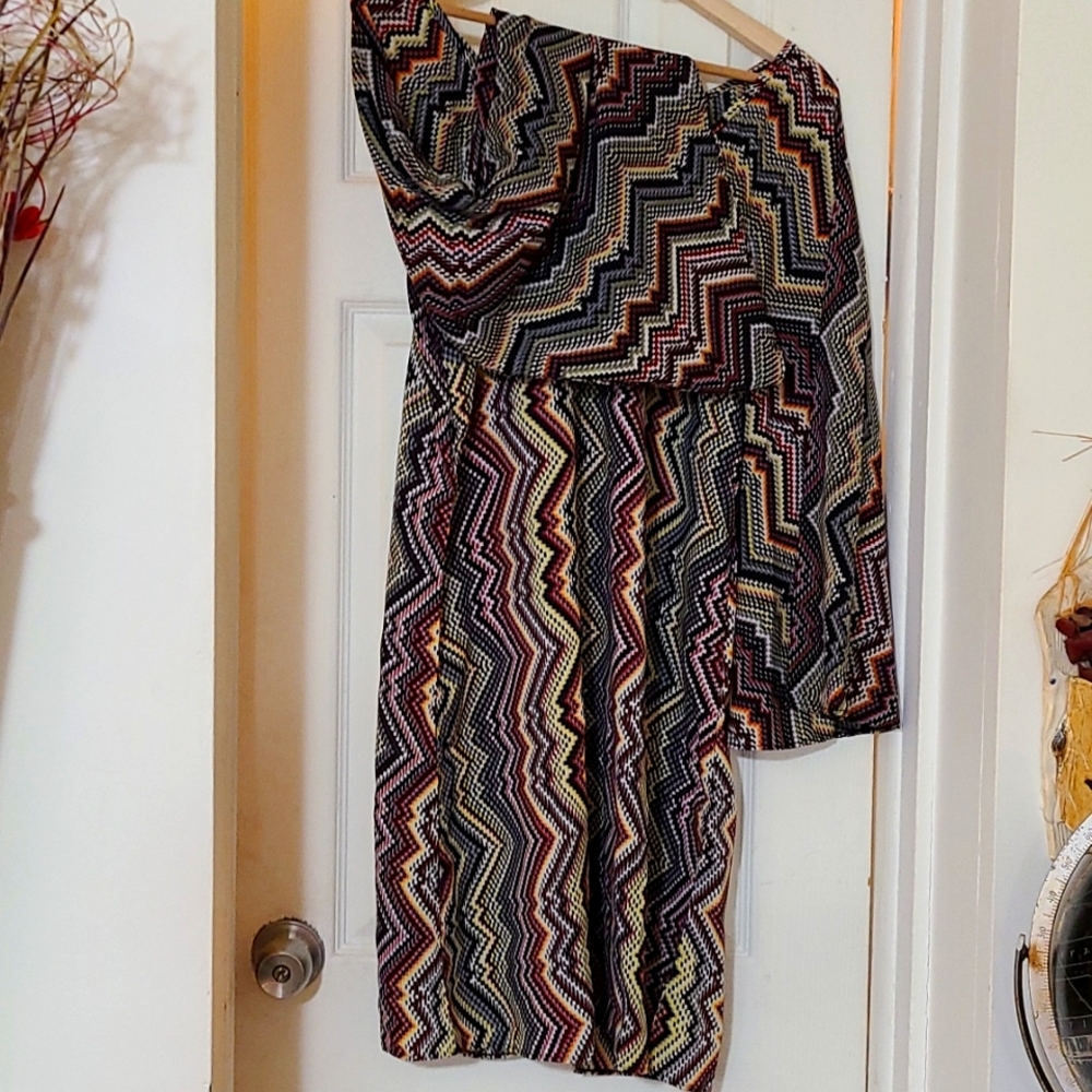 Urban Nomad mini dress. EUC. Size L/XL. Bell sleeve. Multi color print